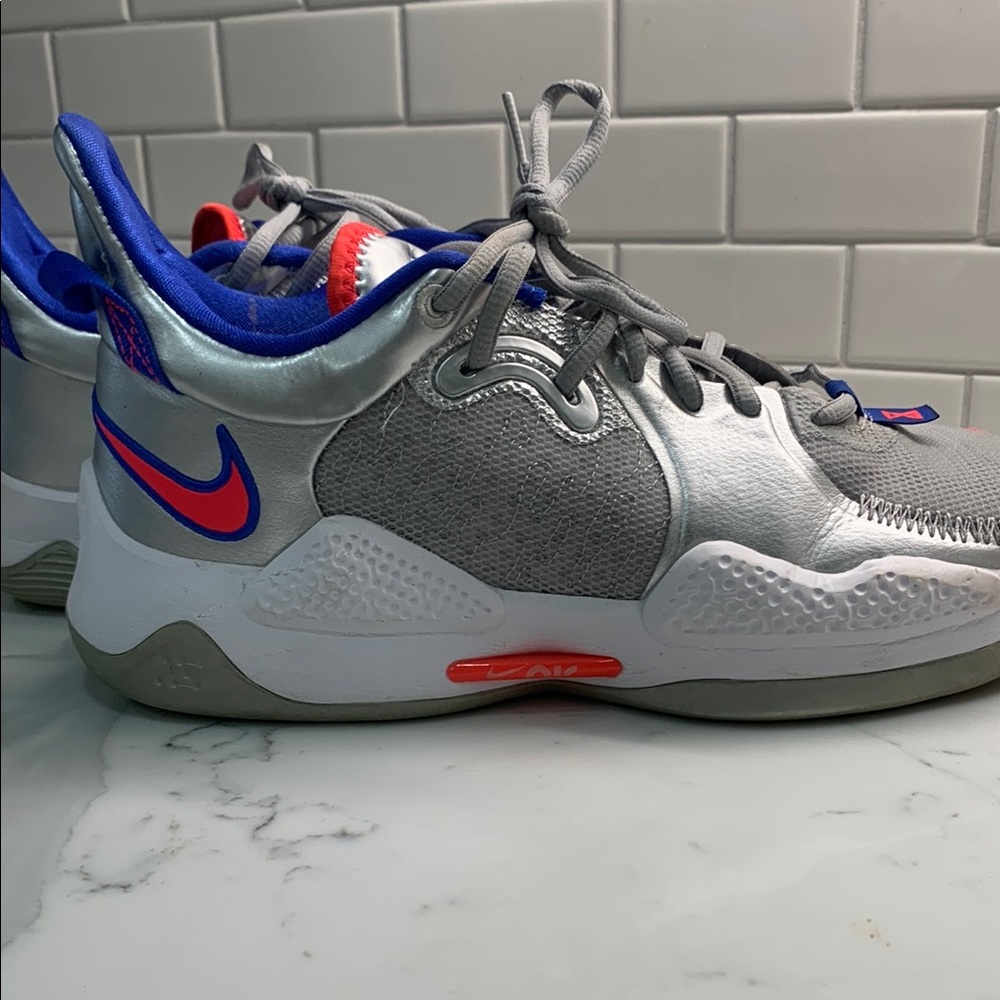 Nike mens Gray and Blue Athletic Shoes size 9